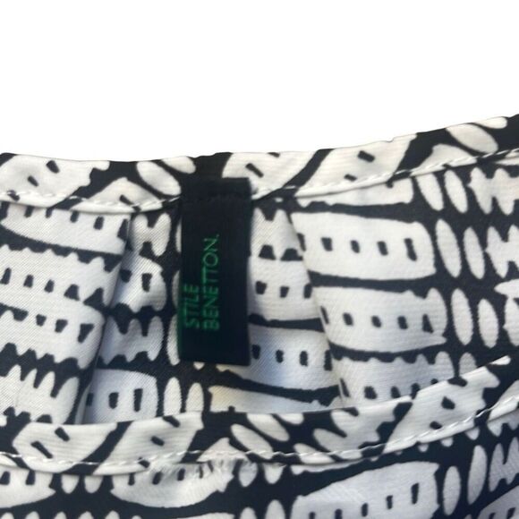 Benetton Black White Geometric Abstract Print Flowy Top XS Workwear Office Work - Picture 3 of 7